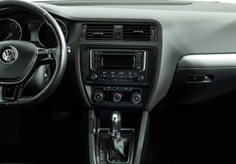 Подержанный автомобиль Volkswagen Jetta Sedan 2014 года (14 фото)