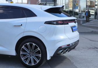 Подержанный автомобиль Changan UNI-K 2023 года (8 фото)