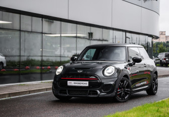 Подержанный автомобиль MINI Hatch 2020 года (1 фото)
