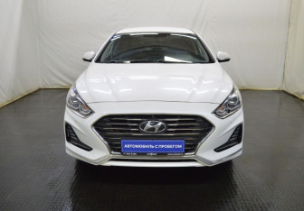 Подержанный автомобиль Hyundai Sonata 2019 года (2 фото)