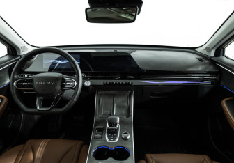 Подержанный автомобиль Omoda C5 2023 года (13 фото)