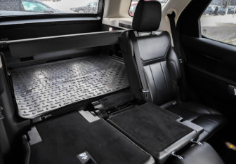 Подержанный автомобиль Land Rover Discovery 2017 года (31 фото)