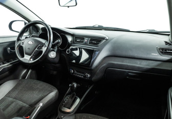 Подержанный автомобиль Kia Rio Sedan 2016 года (9 фото)