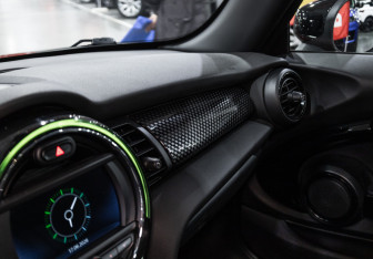 Подержанный автомобиль MINI Hatch 2019 года (21 фото)