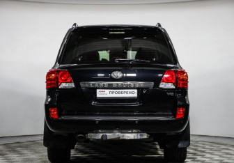 Подержанный автомобиль Toyota Land Cruiser Suv 2013 года (6 фото)