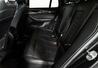 Подержанный автомобиль BMW X3 2021 года (10 фото)