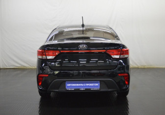 Подержанный автомобиль Kia Rio Sedan 2018 года (6 фото)