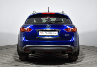 Подержанный автомобиль Infiniti QX70 2014 года (6 фото)