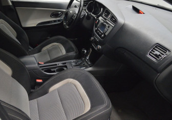 Подержанный автомобиль Kia Ceed Hatchback 2013 года (11 фото)