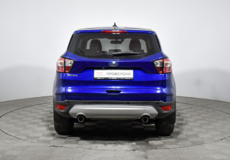 Подержанный автомобиль Ford Kuga 2017 года (6 фото)