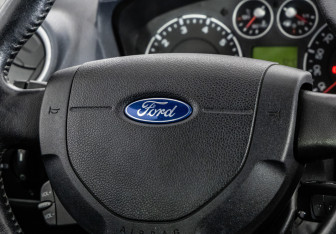 Подержанный автомобиль Ford Fiesta Hatchback 2007 года (11 фото)