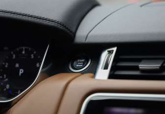 Подержанный автомобиль Land Rover Range Rover Sport 2021 года (20 фото)