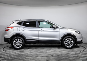 Подержанный автомобиль Nissan Qashqai 2017 года (4 фото)