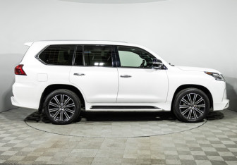 Подержанный автомобиль Lexus LX 2020 года (4 фото)