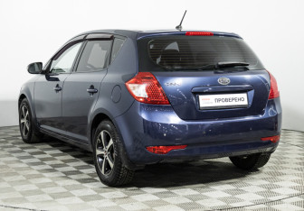 Подержанный автомобиль Kia Ceed Hatchback 2011 года (7 фото)