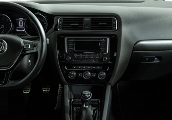 Подержанный автомобиль Volkswagen Jetta Sedan 2016 года (14 фото)
