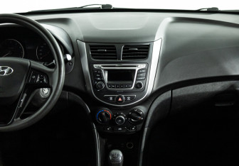 Подержанный автомобиль Hyundai Solaris Sedan 2014 года (14 фото)