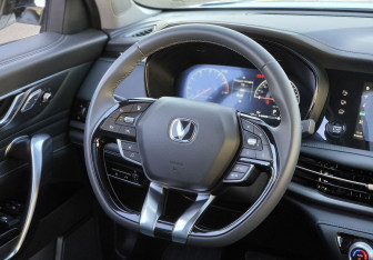 Подержанный автомобиль Changan CS95 2023 года (13 фото)