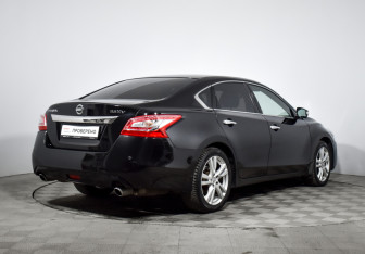 Подержанный автомобиль Nissan Teana 2014 года (5 фото)