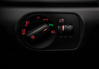Подержанный автомобиль Audi Q3 2012 года (17 фото)