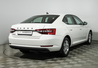 Подержанный автомобиль Skoda Superb Liftback 2020 года (5 фото)