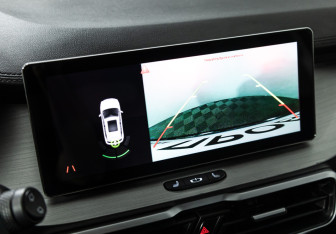 Подержанный автомобиль Geely Coolray 2023 года (16 фото)