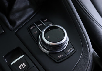 Подержанный автомобиль BMW X1 2017 года (15 фото)