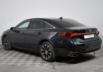 Подержанный автомобиль Toyota Avalon 2022 года (7 фото)
