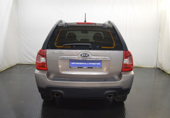 Подержанный автомобиль Kia Sportage 2009 года (6 фото)