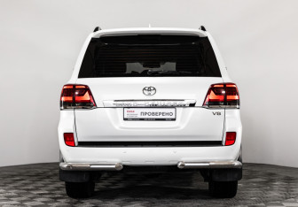 Подержанный автомобиль Toyota Land Cruiser Suv 2014 года (7 фото)