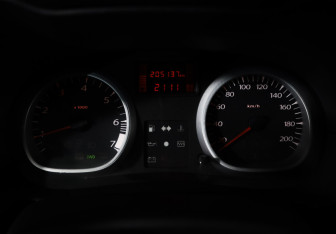 Подержанный автомобиль Renault Duster 2014 года (18 фото)