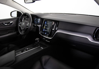 Подержанный автомобиль Volvo V60 2019 года (13 фото)
