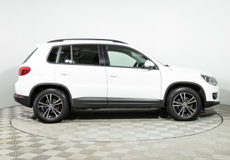 Подержанный автомобиль Volkswagen Tiguan 2015 года (4 фото)
