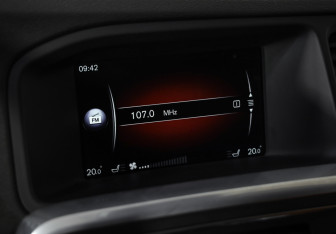 Подержанный автомобиль Volvo V60 Cross Country 2015 года (14 фото)