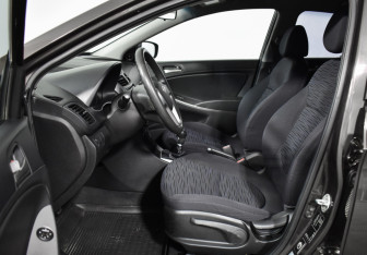 Подержанный автомобиль Hyundai Solaris Hatchback 2015 года (10 фото)