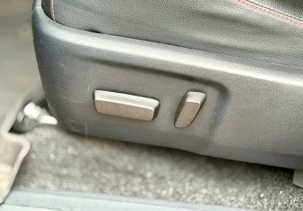 Подержанный автомобиль Toyota Hilux 2022 года (25 фото)