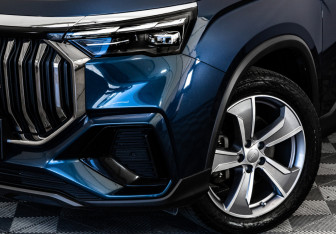 Подержанный автомобиль Geely Okavango 2023 года (10 фото)