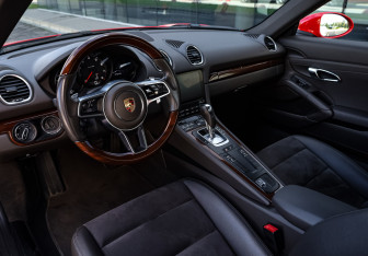 Подержанный автомобиль Porsche Cayman 2018 года (72 фото)