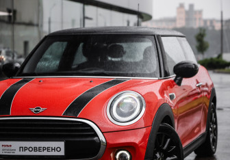 Подержанный автомобиль MINI Hatch 2020 года (2 фото)