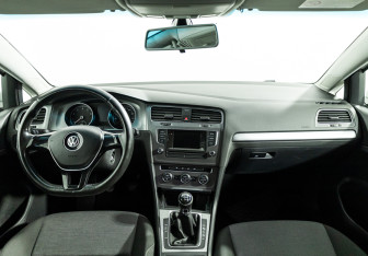Подержанный автомобиль Volkswagen Golf Hatchback 2013 года (13 фото)