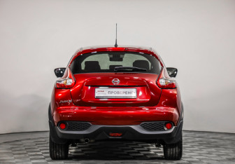 Подержанный автомобиль Nissan Juke 2017 года (6 фото)