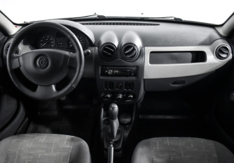 Подержанный автомобиль Renault Sandero 2012 года (14 фото)