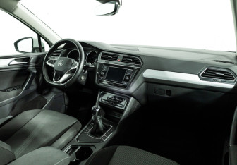 Подержанный автомобиль Volkswagen Tiguan 2021 года (9 фото)