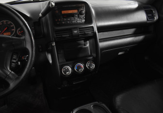 Подержанный автомобиль Honda CR-V 2004 года (19 фото)