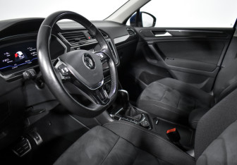 Подержанный автомобиль Volkswagen Tiguan 2020 года (10 фото)