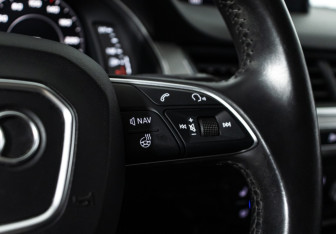 Подержанный автомобиль Audi Q7 2015 года (18 фото)