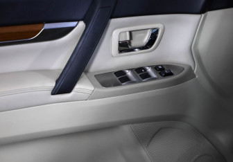 Подержанный автомобиль Mitsubishi Pajero 2007 года (20 фото)