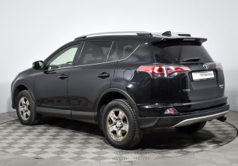 Подержанный автомобиль Toyota RAV4 2016 года (7 фото)
