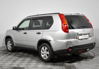 Подержанный автомобиль Nissan X-Trail 2008 года (7 фото)