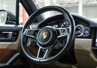 Подержанный автомобиль Porsche Cayenne 2020 года (38 фото)
